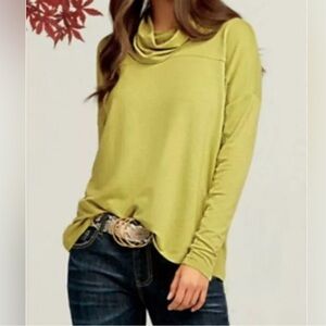 Cabi 4193 Ease Turtleneck Top in Bright Moss
